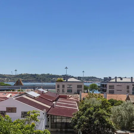 Charming Belém 3BDR Property by LovelyStay Apartmán *